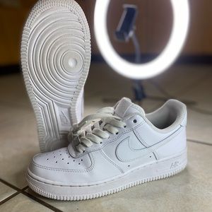 Nike Air Force 1 '07 White Women's
Woman’s size 6.5